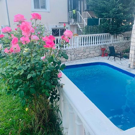 Империя Apartment Бар Екстериор снимка