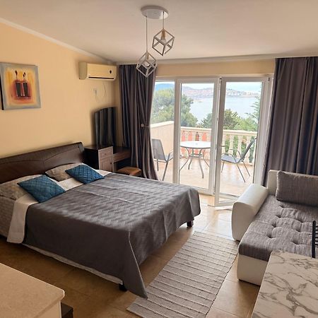 Империя Apartment Бар Екстериор снимка