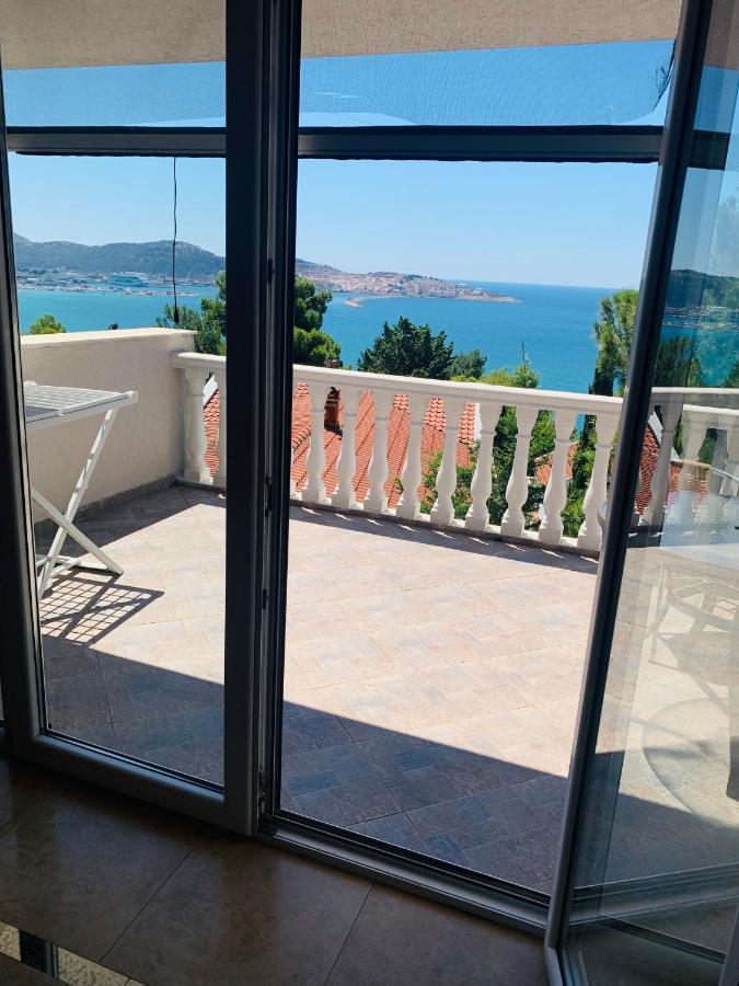 Империя Apartment Бар Екстериор снимка