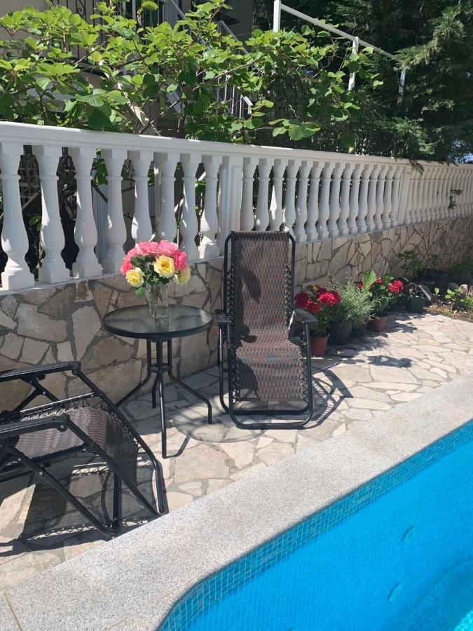 Империя Apartment Бар Екстериор снимка