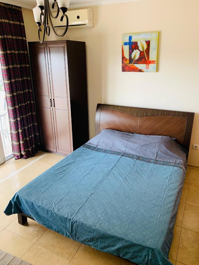 Империя Apartment Бар Екстериор снимка
