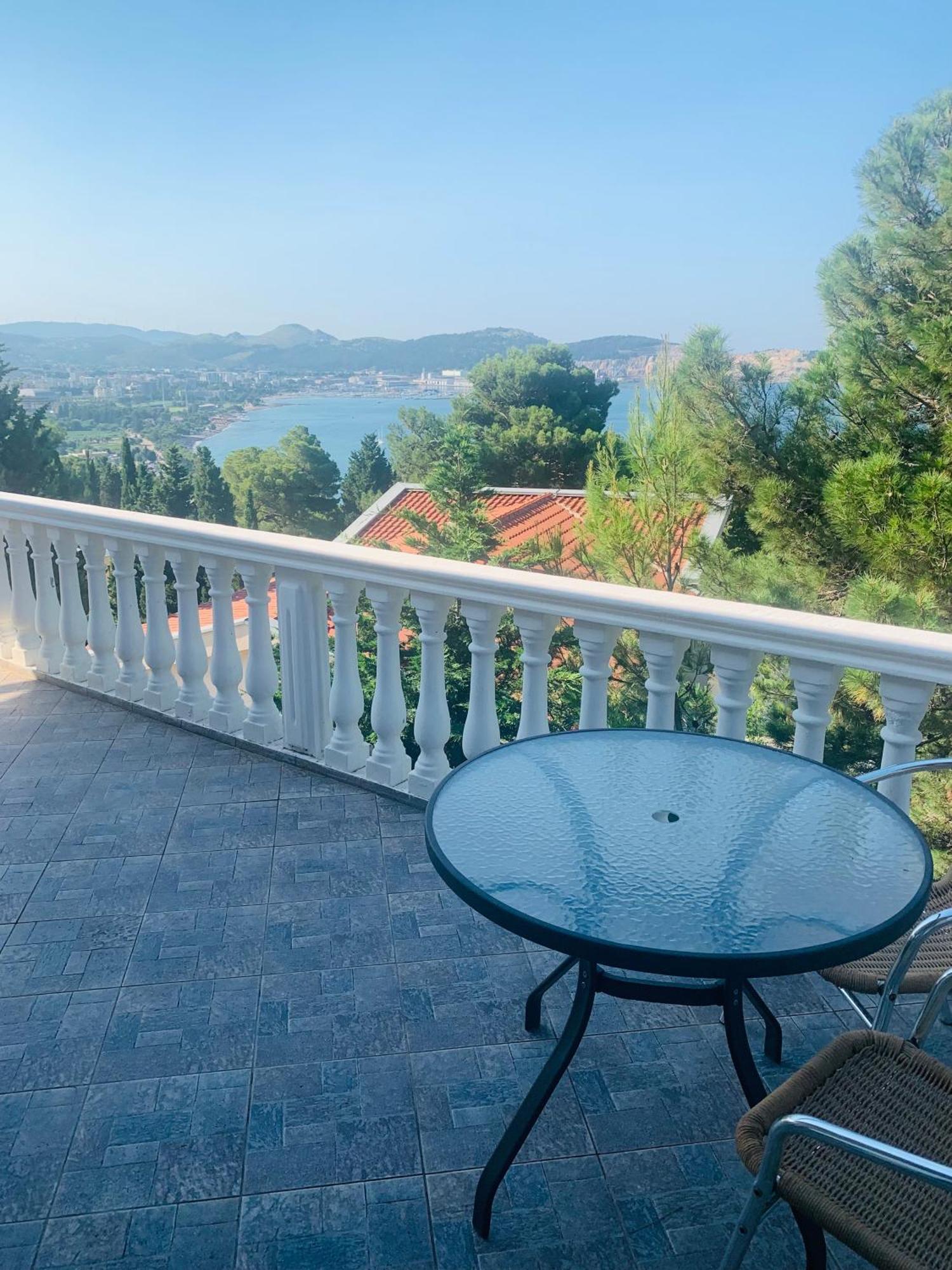 Империя Apartment Бар Екстериор снимка