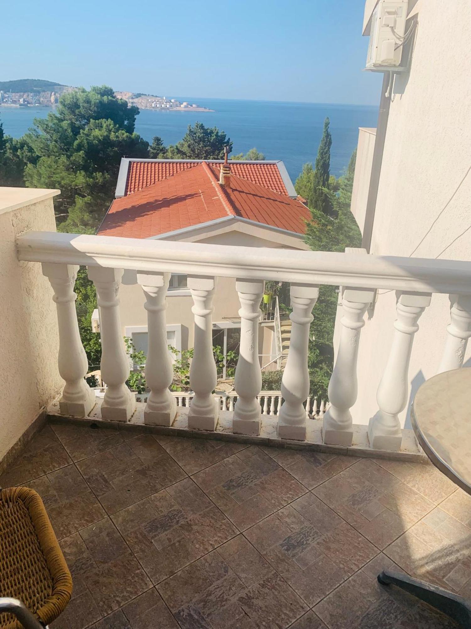 Империя Apartment Бар Екстериор снимка