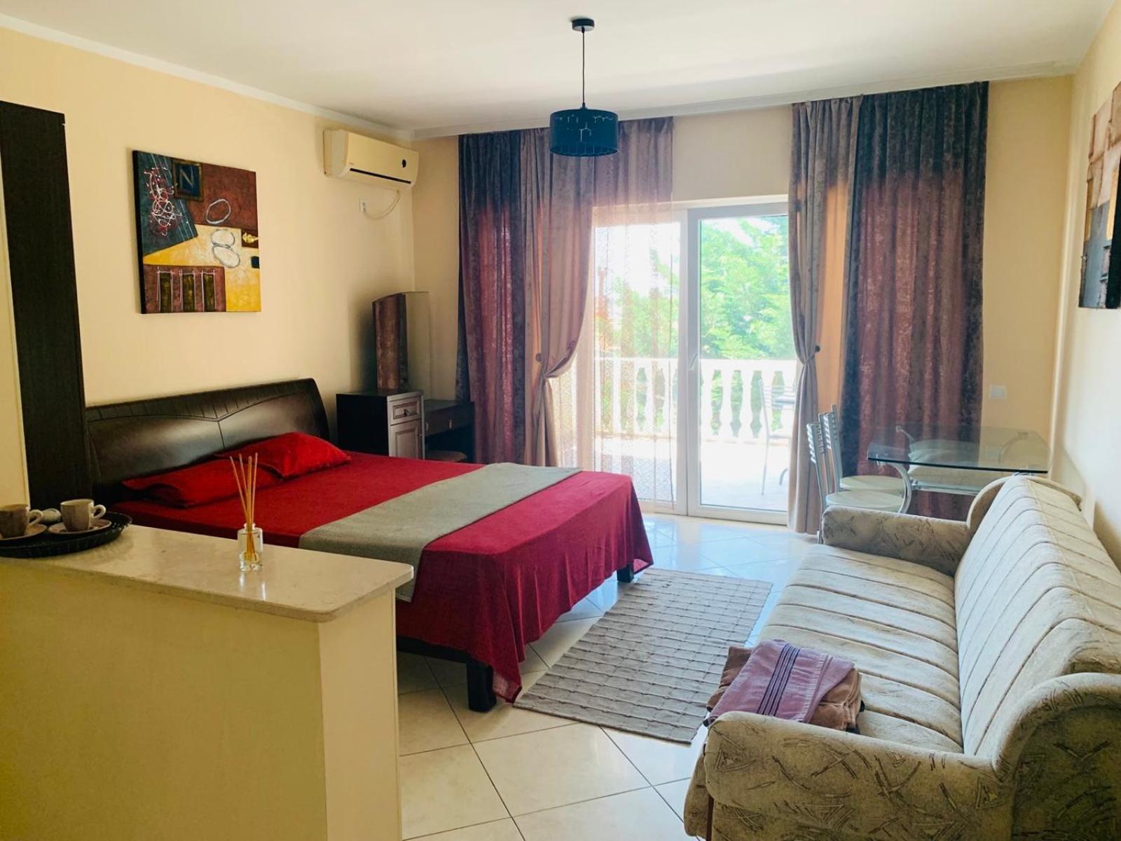 Империя Apartment Бар Екстериор снимка