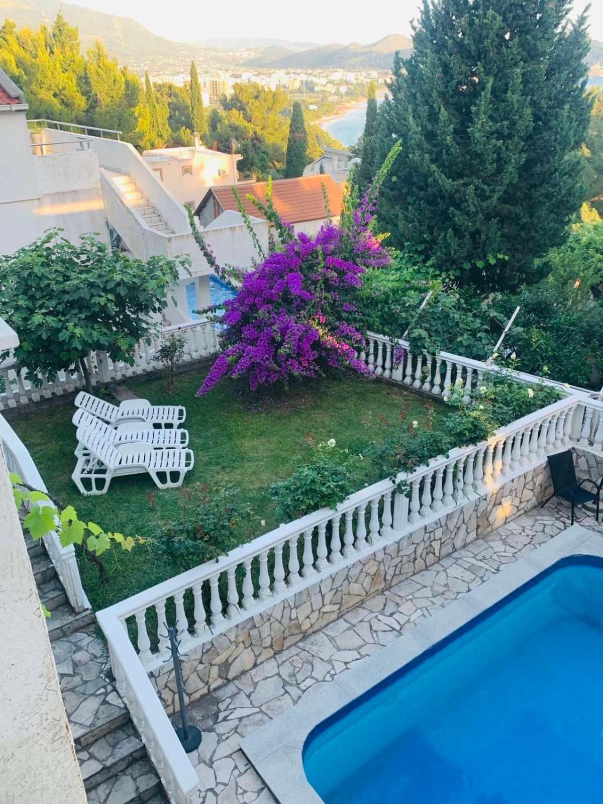Империя Apartment Бар Екстериор снимка