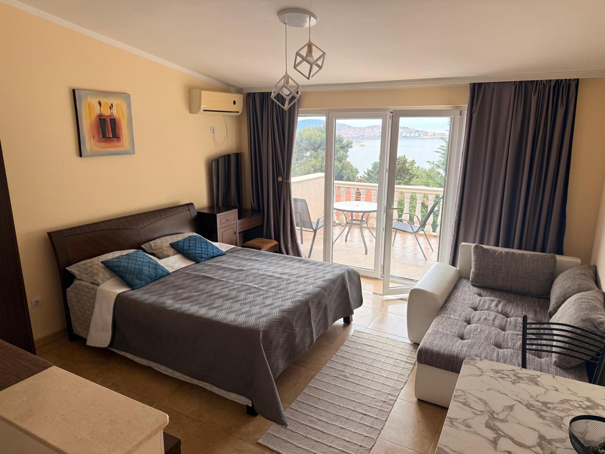 Империя Apartment Бар Екстериор снимка
