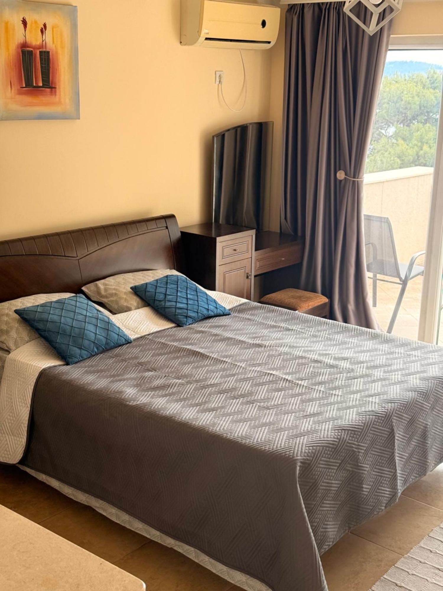 Империя Apartment Бар Екстериор снимка