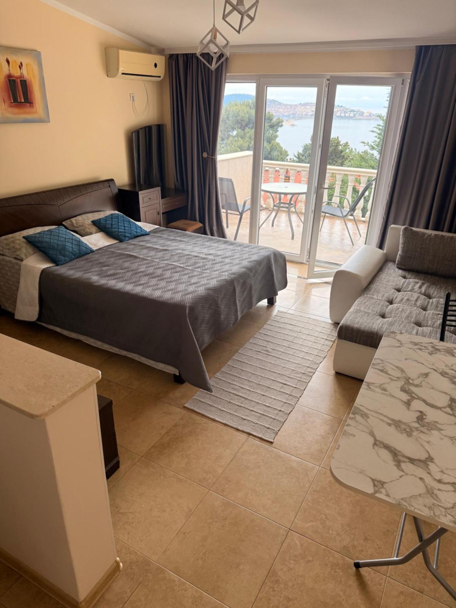 Империя Apartment Бар Екстериор снимка